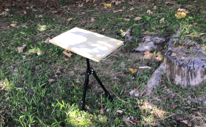 ダイソー 桐のまな板で自作した三脚テーブル