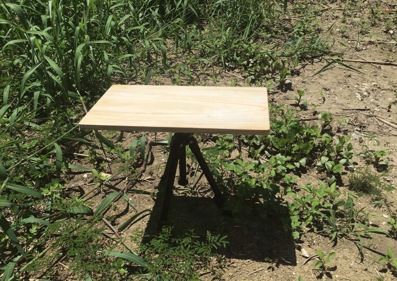 ダイソー 桐まな板を天板に使って自作した三脚テーブル