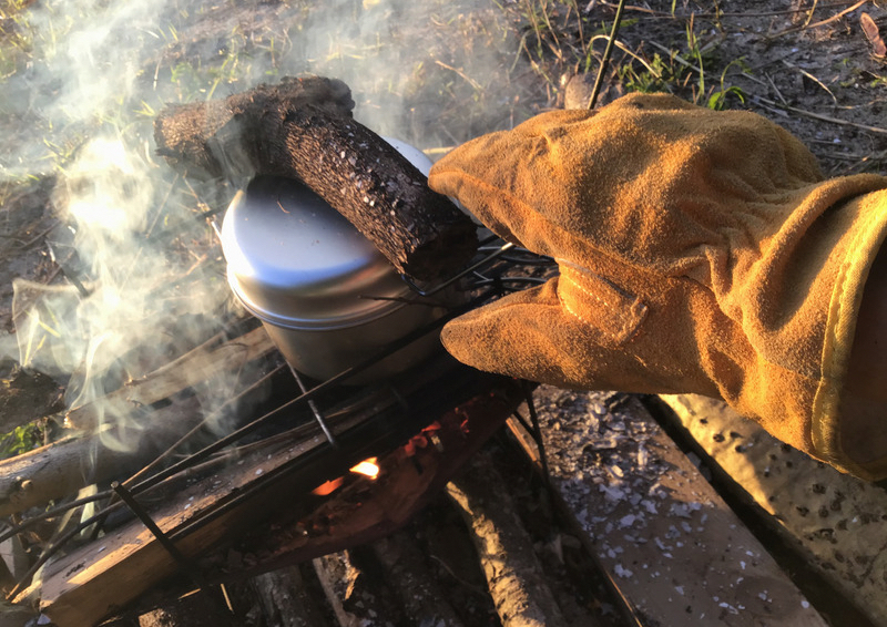 焚き火で10分間アルミパーソナルクッカーを炊飯