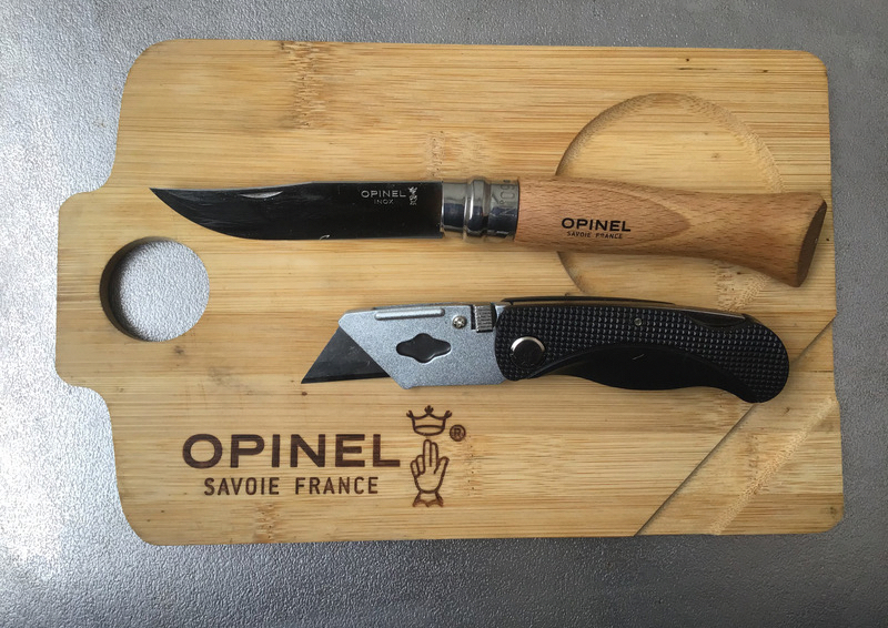 オピネルナイフとダイソー折り畳み式カッターの比較