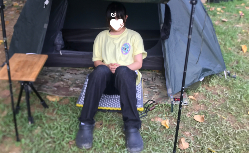 ソロキャンプ用テントでも、問題なく使える座椅子