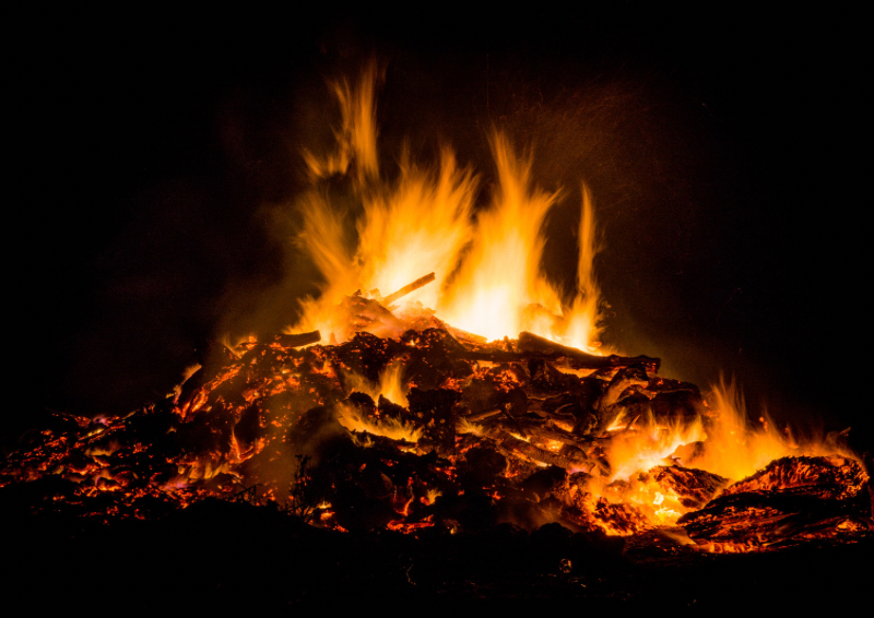 ネイチャーストーブ ラージは自然の燃料を使って焚き火を楽しめる焚き火台