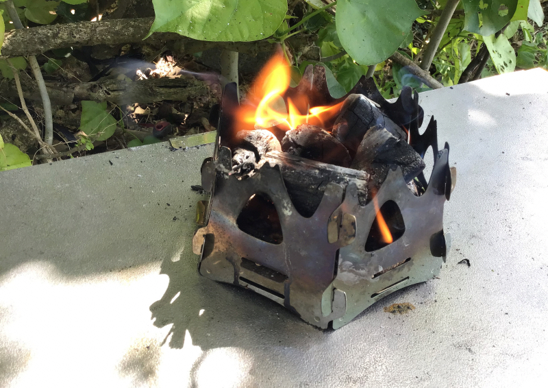 SOTO ミニ焚き火台 ヘキサは炭も使える