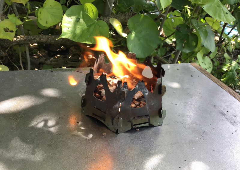 SOTO ミニ焚き火台 ヘキサとペレットを使って焚き火