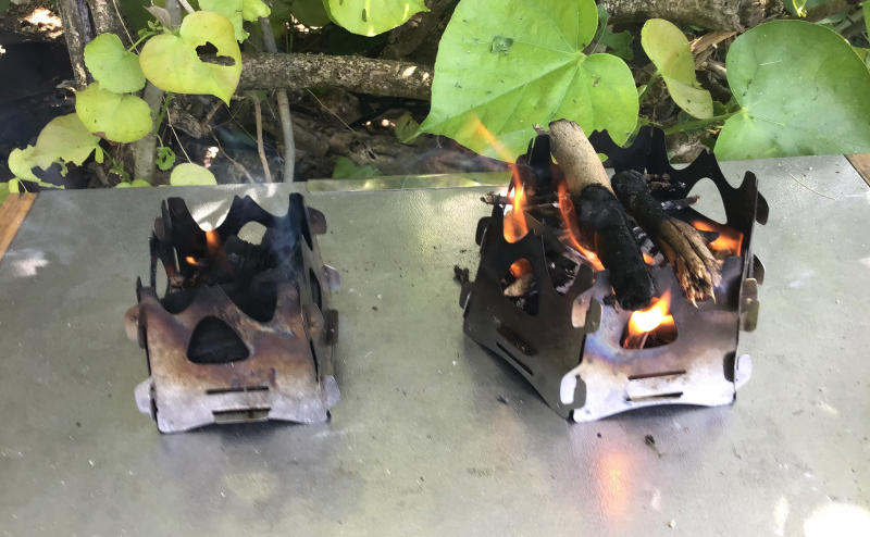 SOTO ミニ焚き火台 テトラとヘキサを比較レビュー