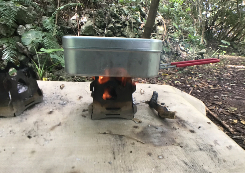 SOTO ミニ焚き火台 テトラはメスティンの自動炊飯が出来る