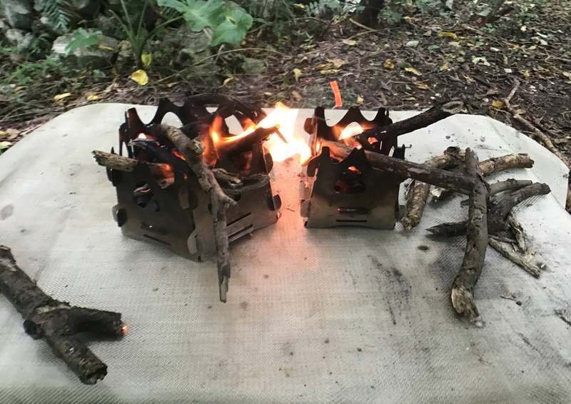 テトラもヘキサもミニ焚き火台のため、暖が取れないので夏に使いたい焚き火台