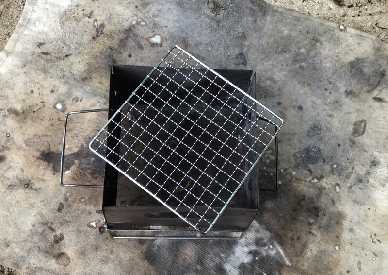セリアの焼き網は菱形にすればネイチャーストーブ ラージの炉の上に置ける