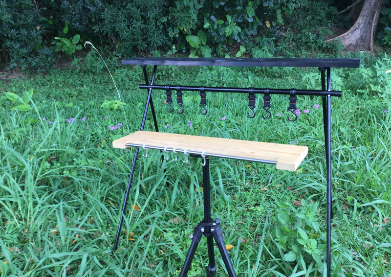 ダイソー ハンギングラック 天板カスタムと、自作したハンギングラックの用に使える三脚テーブル