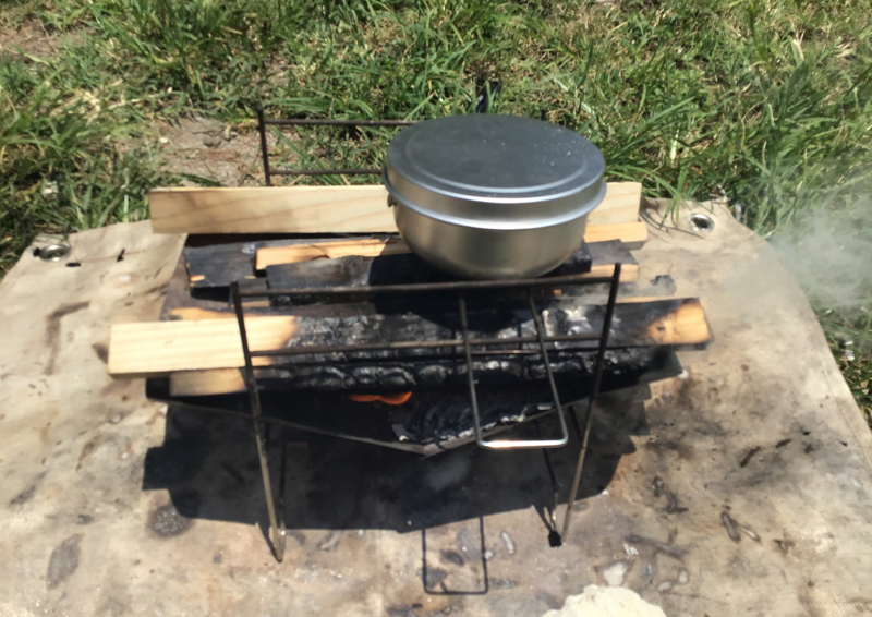 EPI アルミ6点食器セットは焚き火に突っ込んで調理もできる