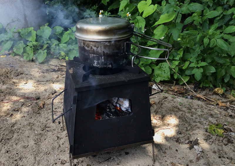 アルミパーソナルクッカーを火にかけて20分水蒸気炊飯