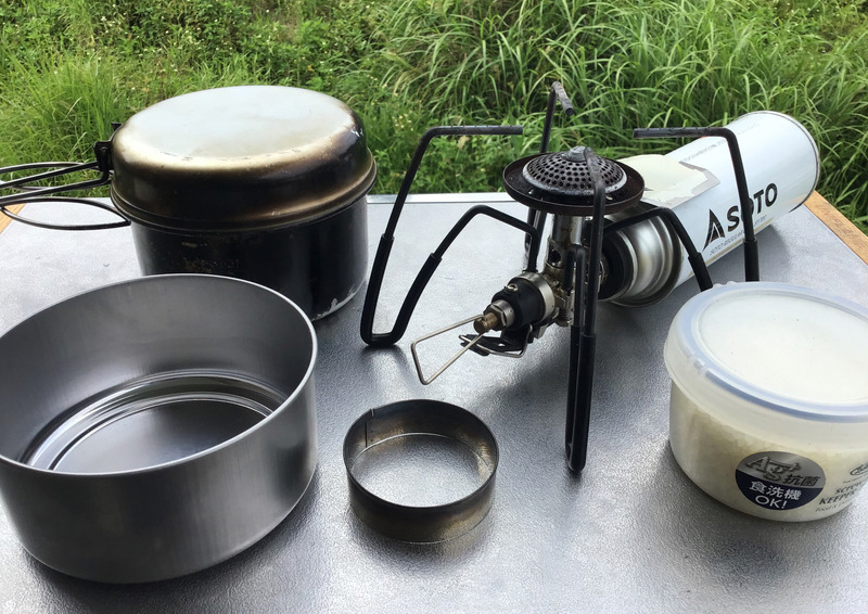 シングルバーナーとアルミパーソナルクッカーで水蒸気炊飯するために準備するアイテム