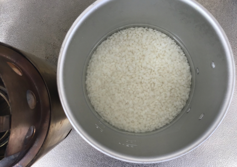 浸水後の無洗米は全て沈むし形も変わる