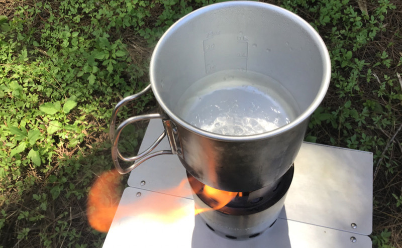 ソロストーブライトはガスバーナーの代わりに湯沸かしで使うためのストーブ