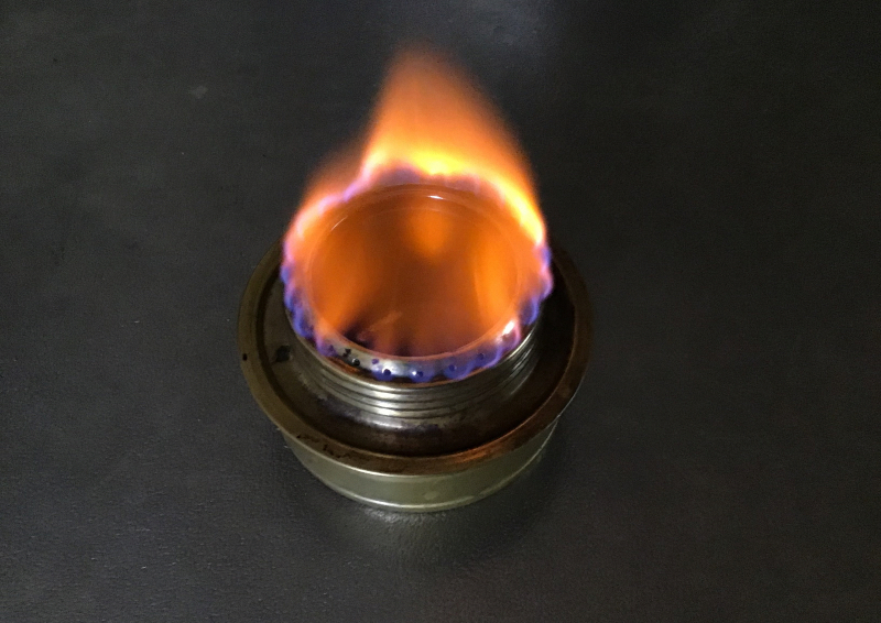 トランギア アルコールバーナーの燃焼時間は70ml入れて約25分燃焼