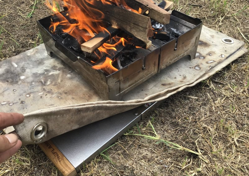 2枚重ねにした焚き火シート＋焚き火テーブルで芝生対策してウルフアンドグリズリー 焚き火台を使ってみた