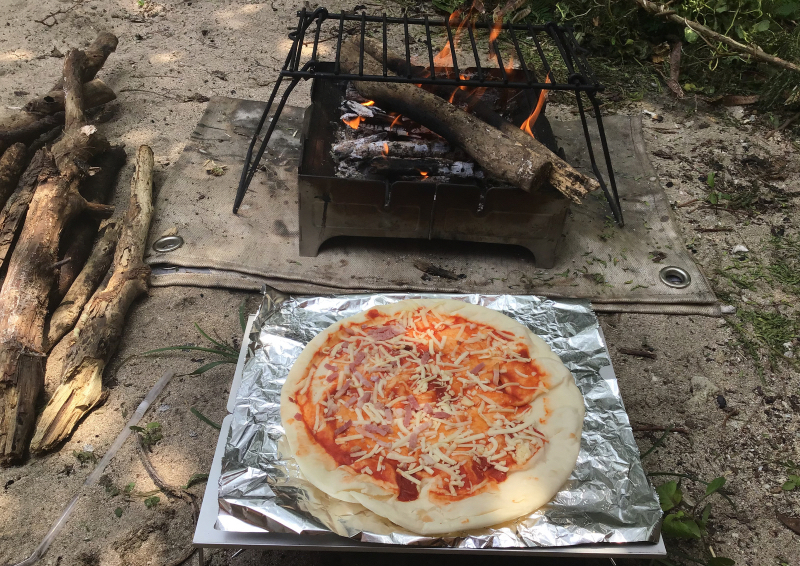 ウルフアンドグリズリー 焚き火台は火床の下でピザが焼ける