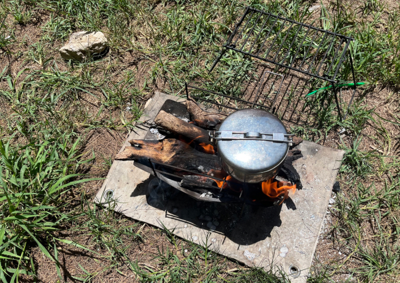 MSR アルパインストアウェイポットを火にかけて15分水蒸気炊飯