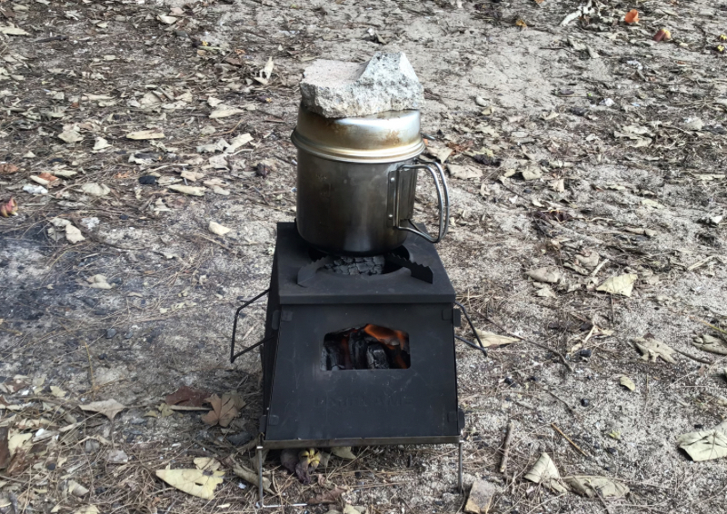 火にかけて15分水蒸気炊飯：吹きこぼれ防止に重石を置いとく