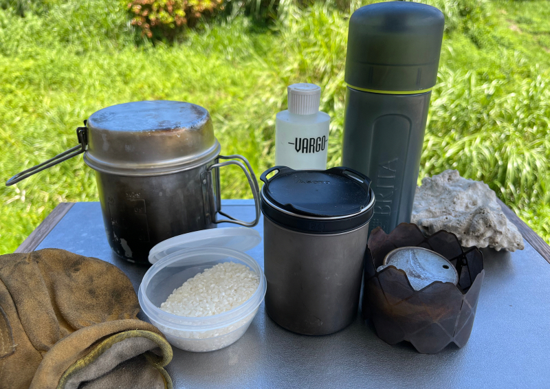 トレック900とマグカップを使って自動水蒸気炊飯：準備するアイテム
