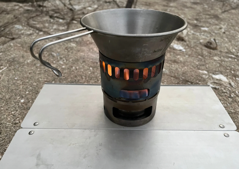 エバニュー アルコールストーブスタンドを焚き火台として使っても基本湯沸かし用
