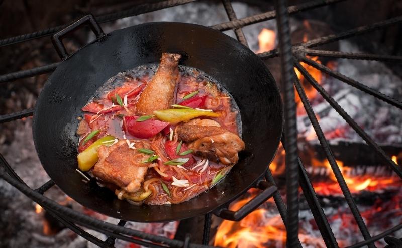 ソロキャンプにおすすめしたい焚き火台の選び方⑦：料理のしやすさ