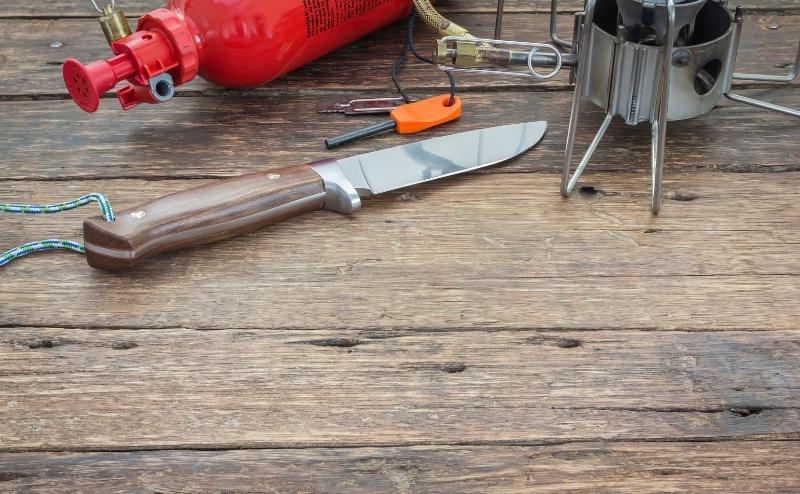 ソロキャンプにおすすめしたいナイフの選び方：タング